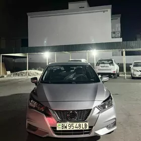 Nissan Versa 2021