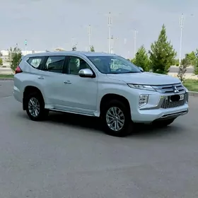 Mitsubishi Pajero 2020