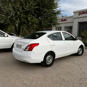 Nissan Versa 2011