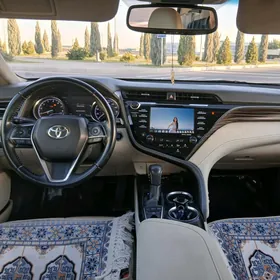 Toyota Camry 2019