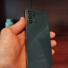 A 32 Black