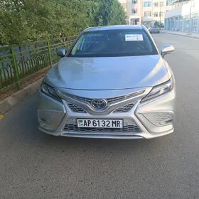 Toyota Camry 2021