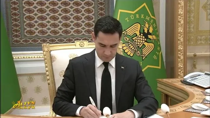 Serdar Berdimuhamedow Aşgabat şäher, welaýat we etrap häkimliklerinde wezipe üýtgeşmelerini geçirdi