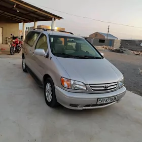 Toyota Sienna 2002