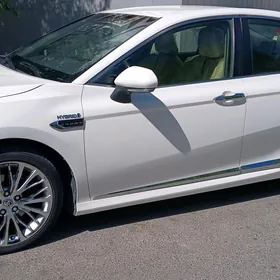 Toyota Camry Hybrid 2020