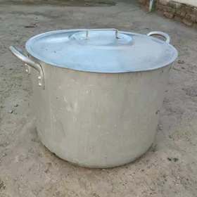 Кастрюля алюминиевая.