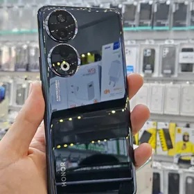 Honor 90