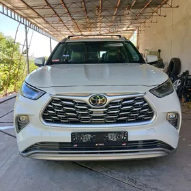 Toyota Highlander 2021
