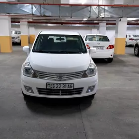 Nissan Versa 2011