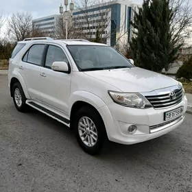 Toyota Fortuner 2013