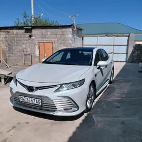 Toyota Camry 2021