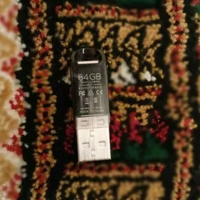 Fleşka 64 GB
