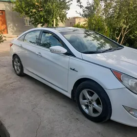 Hyundai Sonata Hybrid 2012