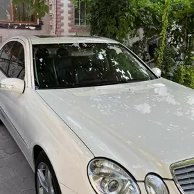 Mercedes-Benz E320 2004
