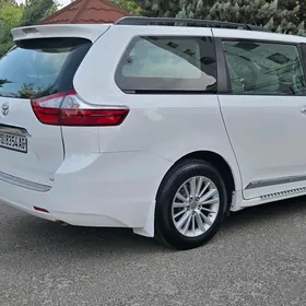 Toyota Sienna 2016