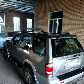 Nissan Pathfinder 2001