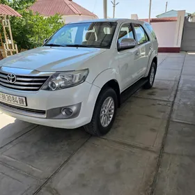 Toyota Fortuner 2013