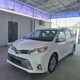 Toyota Sienna 2018