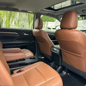 Toyota Highlander 2018