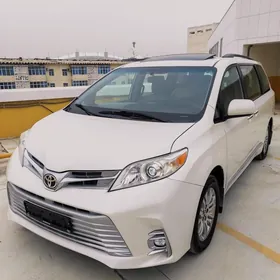 Toyota Sienna 2019