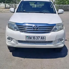 Toyota Fortuner 2012