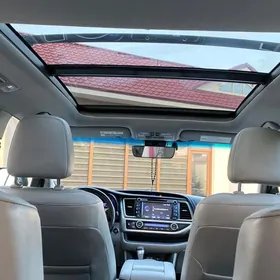 Toyota Highlander 2019