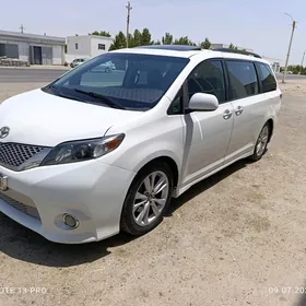 Toyota Sienna 2015