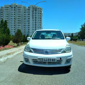 Nissan Tiida 2010