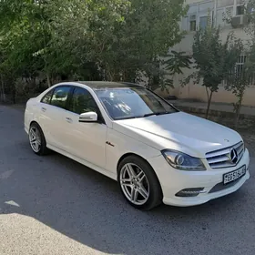 Mercedes-Benz C300 2011