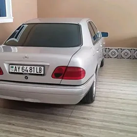 Mercedes-Benz E320 2000