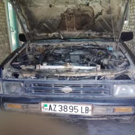 Nissan Pathfinder 1995