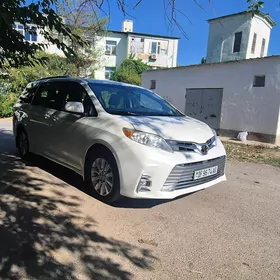 Toyota Sienna 2020