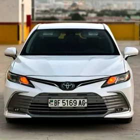 Toyota Camry 2019