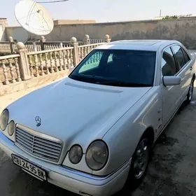 Mercedes-Benz E320 1996
