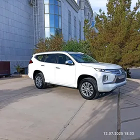 Mitsubishi Montero Sport 2024