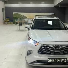 Toyota Highlander 2020