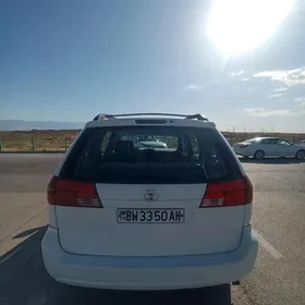 Toyota Sienna 2004