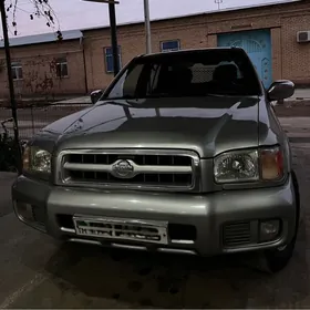 Nissan Pathfinder 2000