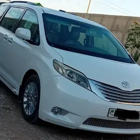 Toyota Sienna 2010