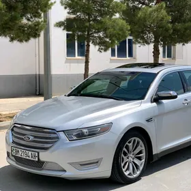 Ford Taurus 2017