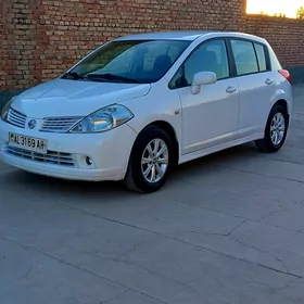 Nissan Tiida 2006