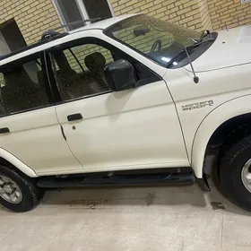 Mitsubishi Montero Sport 2000