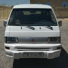 Toyota Hiace 2004
