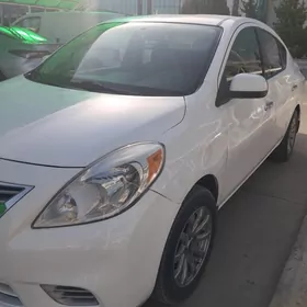 Nissan Versa 2012