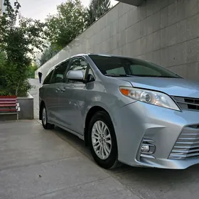 Toyota Sienna 2020