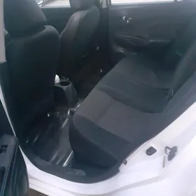 Nissan Versa 2014