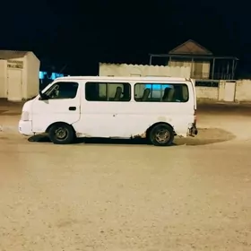 Nissan Urvan 2005