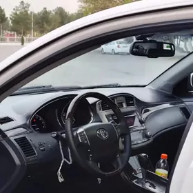Toyota Avalon 2011