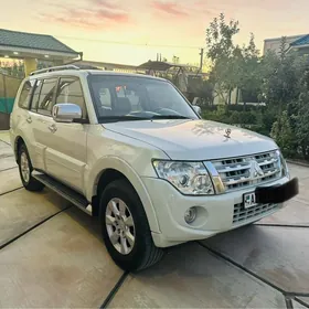 Mitsubishi Pajero 2014