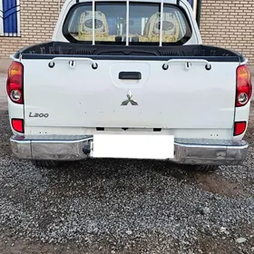 Mitsubishi L200 2014